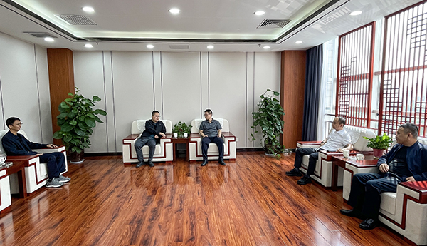 4月17日，彬州企业副总经理张安平带队前往运销彬长分企业座谈.jpg